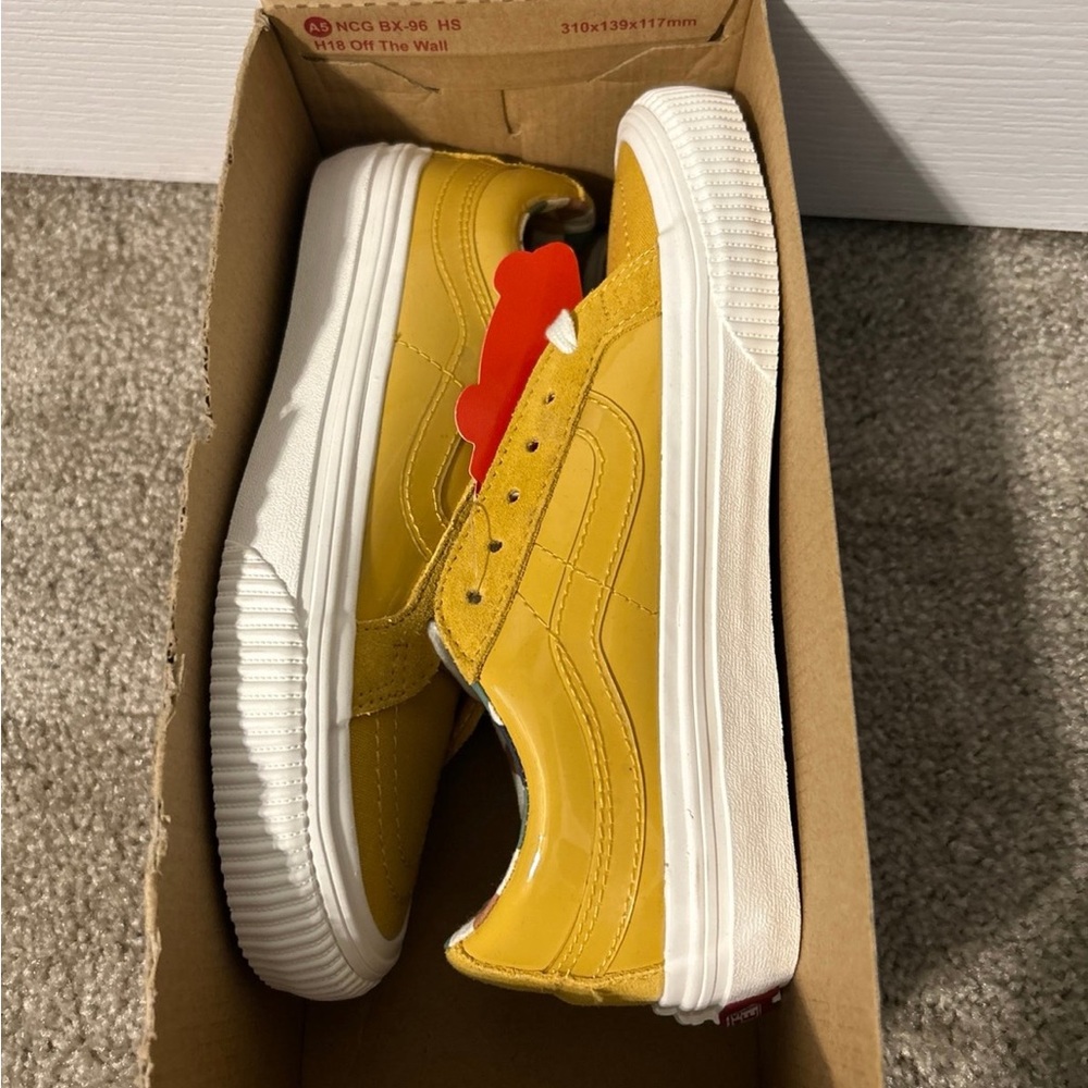 Vans Yellow and White Sneakers with Classic Design - Picture 4 of 6